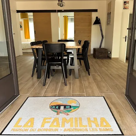 La Familha - Jacuzzi -
