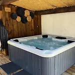 La Familha - Jacuzzi - * أنديرنو لي بان